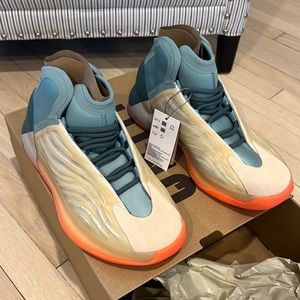 Brand New In Box YZY- YEEZY QNTM BOOST size 7.5